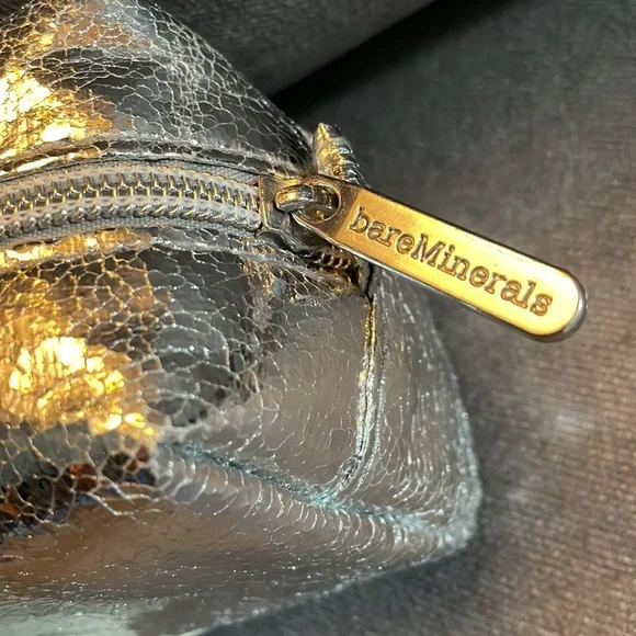 Bare Minerals make up bag. - Picture 4 of 4